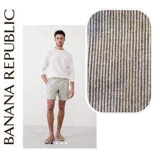Banana Republic Men’s Tan and White Striped Flat-Front Shorts